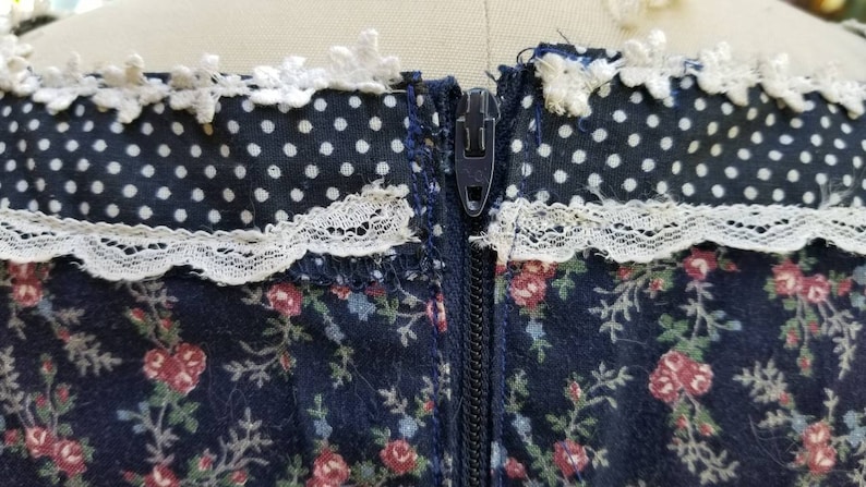 1970s 70s Gunne sax dress prairie Victorian cottage core witchy renaissance floral navy purple