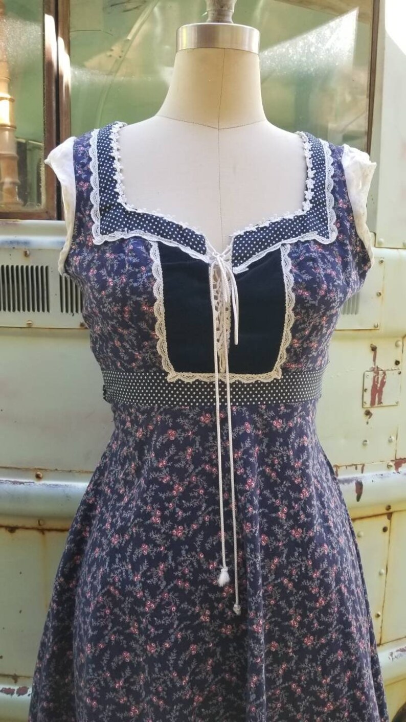1970s 70s Gunne sax dress prairie Victorian cottage core witchy renaissance floral navy purple