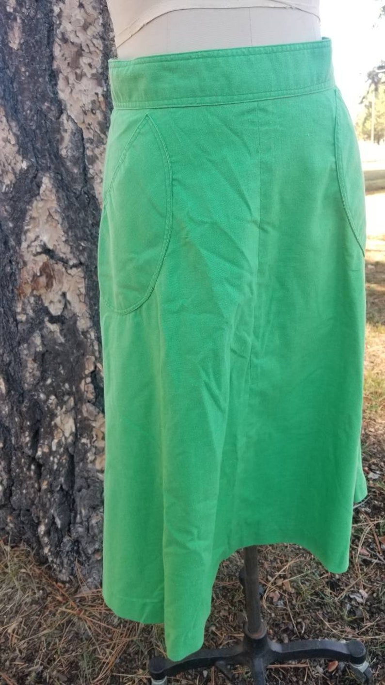 Kelly green 70s does 30s linen skirt with pockets wood buttons boho cottage core prairie image 5