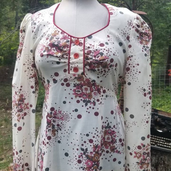 Candi Jones 70s 1970s maxi floral cream and fushia burgundy floral print prairie boho gunne sax style dress