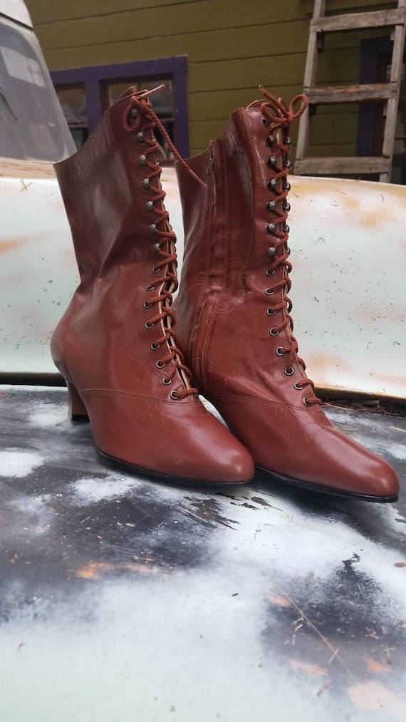 Rusty colored witch boots 1980s 80s granny bobo go