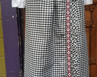 60er Jahre 70er Jahre Maxi Gingham Rock Designer Chas L. Lewis California kurvige üppige schwarz weiß rot Hippie Boho Cottage Kern Patchwork Prärie