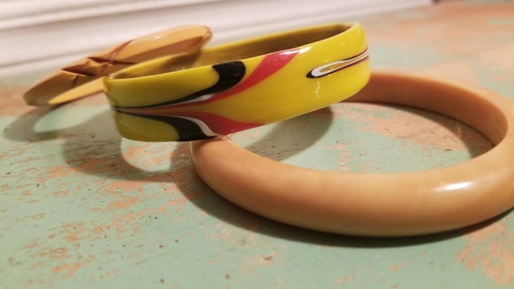 Gold marigold glass bakelite bracelet lot antique