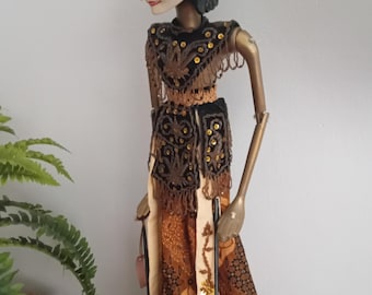 Tall (81 cm) Vintage Wayang Doll, Handmade from Indonesia 2000's
