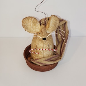 Primitive Santa Claus mouse | Santa Christmas mouse | Collectible mouse of the month | Christmas Decor | Homespun from the Heart