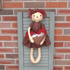 Primitive Valentine doll with Heart sewing pattern, Homespun from the Heart