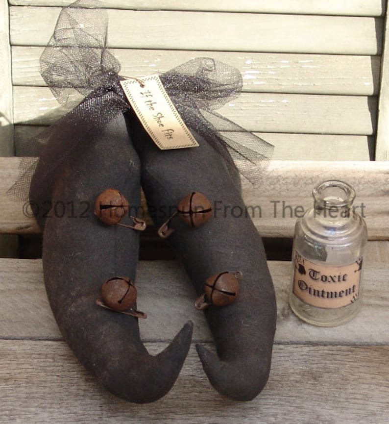 Primitive Witch shoes pattern, Witch Shoe Decor, Halloween decor pattern, Homespun from the Heart Patterns, HFTH129 image 3