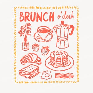 Puede incluir: Una ilustración gráfica en coral y amarillo con el texto BRUNCH o'clock. El diseño incluye un florero, una taza de café con cuchara, una cafetera italiana, dos fresas, un cruasán, una pila de tortitas, un sándwich, un huevo y tocino.