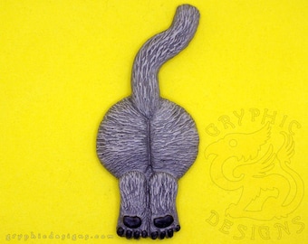 Aimant humoristique fait main représentant un derrière de chat, gris ou blanc