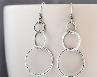 Minimal Hammered Circle Earrings, Simple Circles Earrings, Linked Circles Dainty Dangle Earrings in Fine Silver