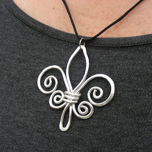 Fleur de Lis - Hammered  Wire Necklace - Choose Your Own Color