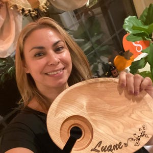 Tabla de charcutería más soporte para copas de vino