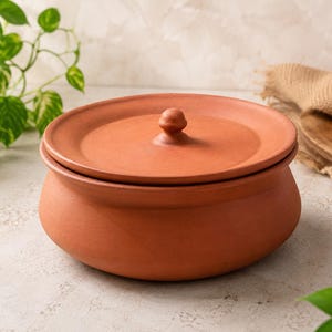 Traditional 900ML Clay Handi with Lid | 8 Inch Ceramic Serving Pot for Biryani, Curry & Stew | Ethnic Kitchenware  Rustic Cooking Gift