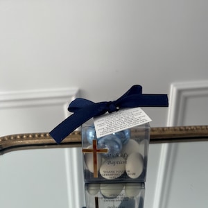 Baptême, baptême, baby shower bomboniere ; Boîte personnalisée, croix acrylique miroir dorée, 5 amandes koufeta + 3 chocolats au lait