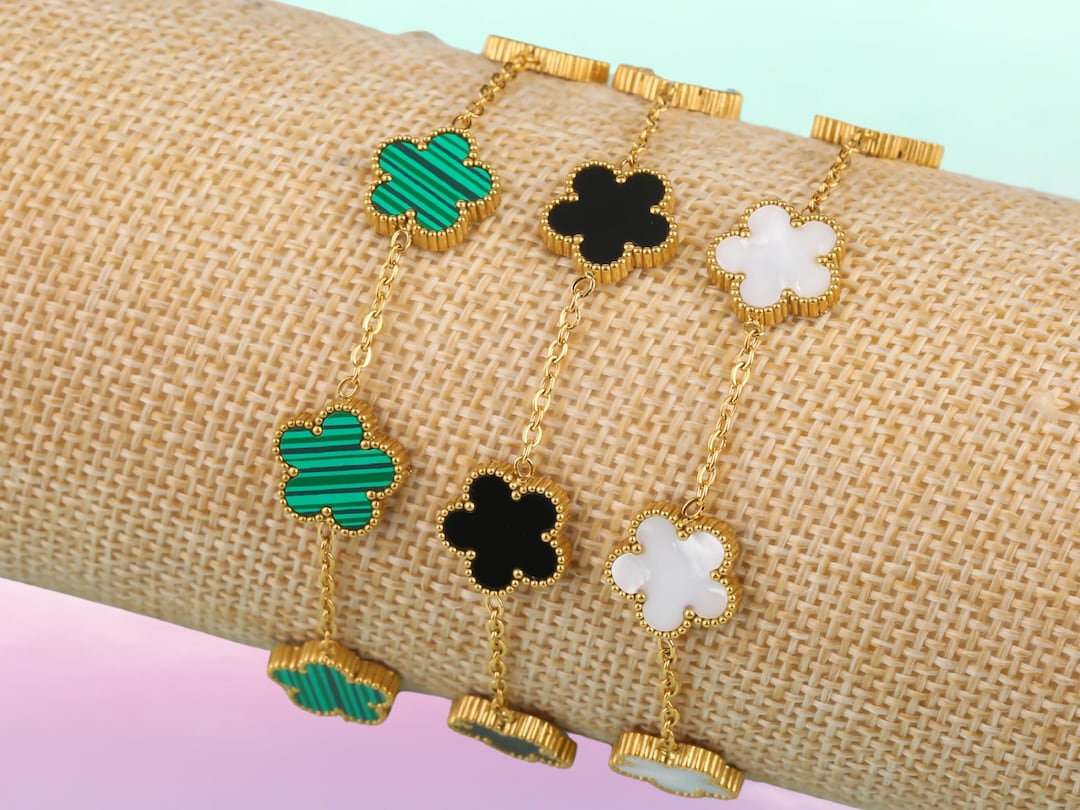 Elegant Gold-Plated Five Flower Charm Bracelet main image 0