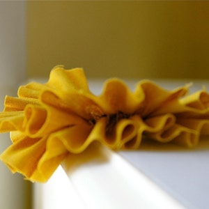 Linen ruffle necklace in mustard yellow. image 4