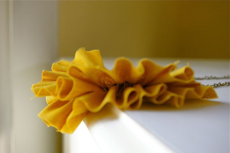 Linen ruffle necklace in mustard yellow. image 4