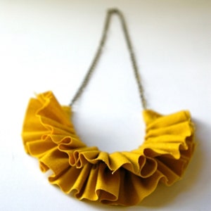 Linen ruffle necklace in mustard yellow. image 2