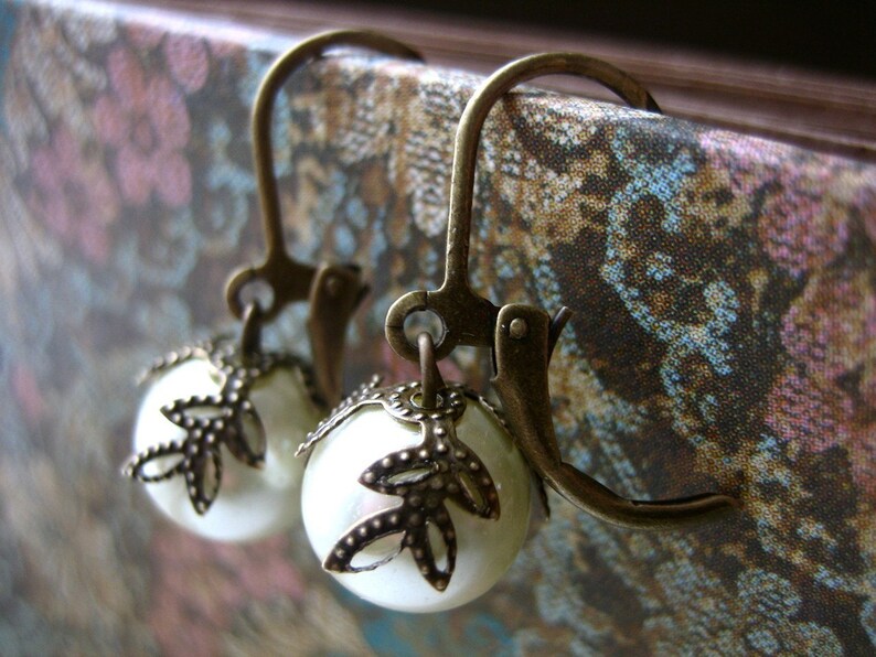 Pretty pearl earrings. image 1