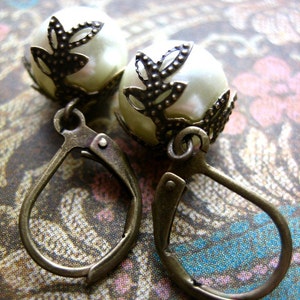 Pretty pearl earrings. image 5