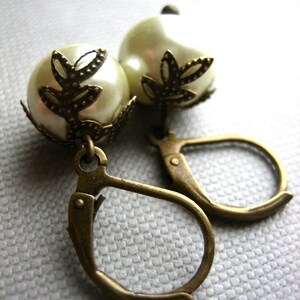 Pretty pearl earrings. image 2