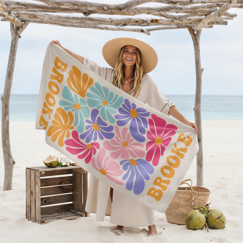 Retro Flowers Custom Beach Towel: Personalized Wedding - Birthday - Vacation Gift Bild 4