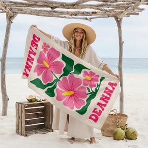 Retro Flowers Custom Beach Towel: Personalized Wedding - Birthday - Vacation Gift Bild 2