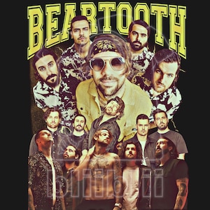 Puede incluir: Camiseta negra con un collage de hombres, el nombre de la banda "BEARTOOTH" en letras amarillas en la parte superior. Los miembros de la banda están en varias poses, con una estética vintage y descolorida.