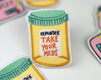 Broderad lapp med texten "Ta dina mediciner" – söt påminnelse om strykbara pillerflaskor för jackor eller väskor | Present till psykisk hälsa, ADHD, Australien, egenvård
