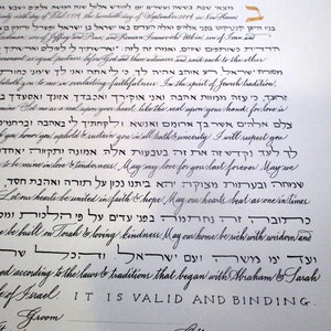 KETUBAH con letras negras con letra inicial de oro - caligrafía hebrea e inglés