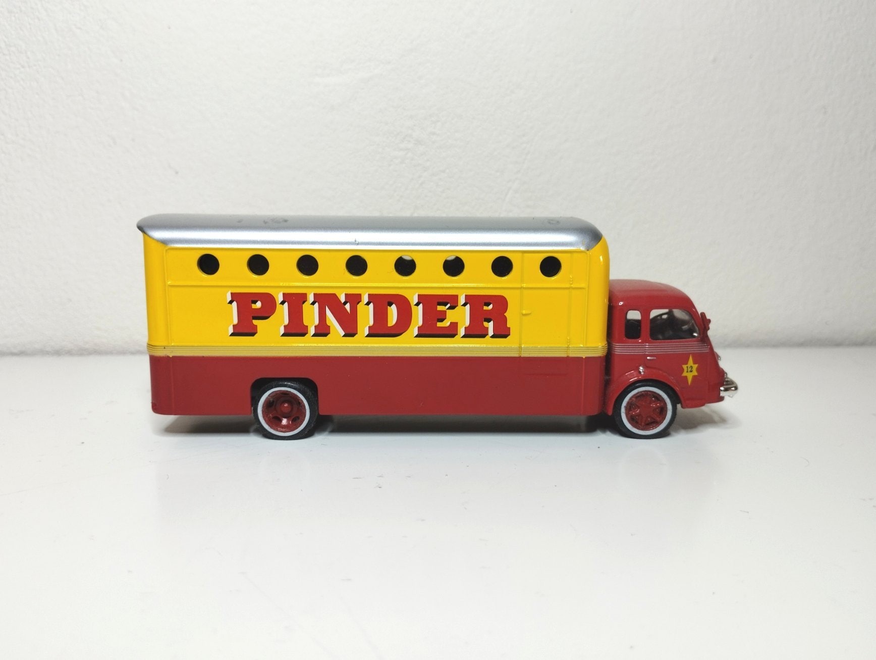 PINDER REMORQUE CARAVANE ASSOMPTION N°111 1/43 DIREKTcollection 20 avec
