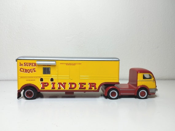 TRACTEUR BERLIET POUR REMORQUER LE SNACK-BAR DU CIRQUE PINDER (1/43 ème