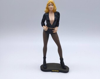 Manara figurine 41 (Paola)