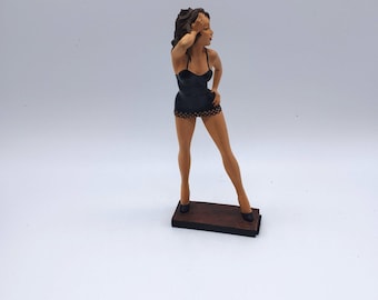 Manara figurine 27 (Linda)