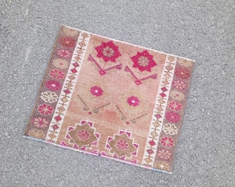 2x2 Smallrug, Turkish Vintage Rug, Doormat Wool Rug, Handmade Rug, Natural Anatolian Rug, 2x2 Home Decor Rug, Pink Design Rug, 1.10x2.4 Ft