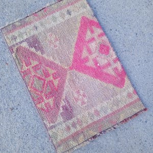 Petit tapis Oushak vintage : paillasson en laine turque fait main (1,8 x 2,5 pi)