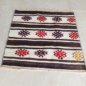 Tapis turc en laine tricoté à la main : paillasson Oushak vintage (1,10 x 1,11 pi)