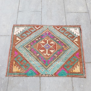 Petit tapis vintage en laine oushak : paillasson turc (1,10 x 2,5 pi)