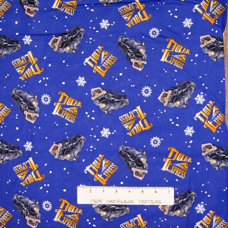 Stay Warm Snowman /& Snowflake Toss Black Christmas Fabric Springs YARD