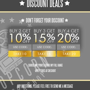 K&ouml;nnte beinhalten: Eine graue und gelbe Grafik mit dem Text "DISCOUNT DEALS" und "DON'T FORGET YOUR DISCOUNT".  Drei goldene K&auml;sten mit dem Text "BUY 2 GET 10% OFF", "BUY 3 GET 15% OFF", und "BUY 4 GET 20% OFF".  Jeder Kasten hat einen goldenen Knopf mit dem Text "TAKE 10", "TAKE 15", und "TAKE 20".  Der Text "CHOOSE ANY PRINTS ACROSS MY FULL RANGE" und "APPLY CODES AT CHECKOUT" befindet sich unter den K&auml;sten.  Der Text "ANY QUESTIONS, PLEASE FEEL FREE TO SEND ME A MESSAGE" befindet sich am unteren Rand der Grafik.