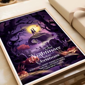 K&ouml;nnte beinhalten: Ein lila und schwarzes Poster mit einer stilisierten Illustration von Jack Skellington aus dem Film "Nightmare Before Christmas". Das Poster zeigt den Titel "Nightmare Before Christmas" und die Credits des Films.