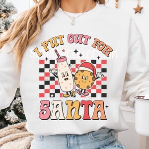 Bluza z okrągłym dekoltem I Put Out For Santa, zabawna bluza świąteczna, retro świąteczna bluza świąteczna, damski sweter świąteczny prezent