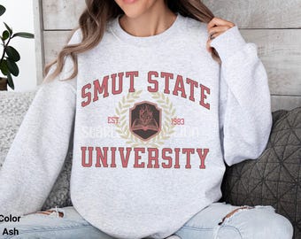 Sudadera de la Universidad Estatal de Smut, regalo para amantes de los libros, estilo universitario, regalo para amantes de los libros, sudadera universitaria, sudadera con texto en inglés "Romantasy Reader"