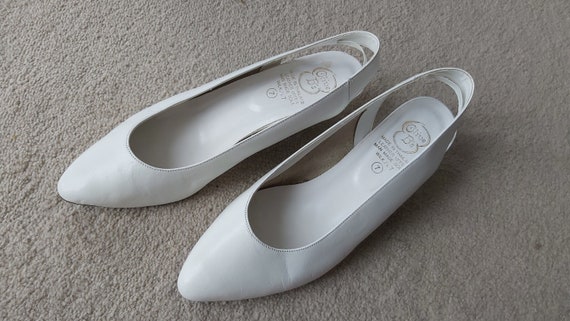 White leather Vintage bridal heels size UK5 costu… - image 2