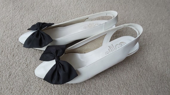 White leather Vintage bridal heels size UK5 costu… - image 1