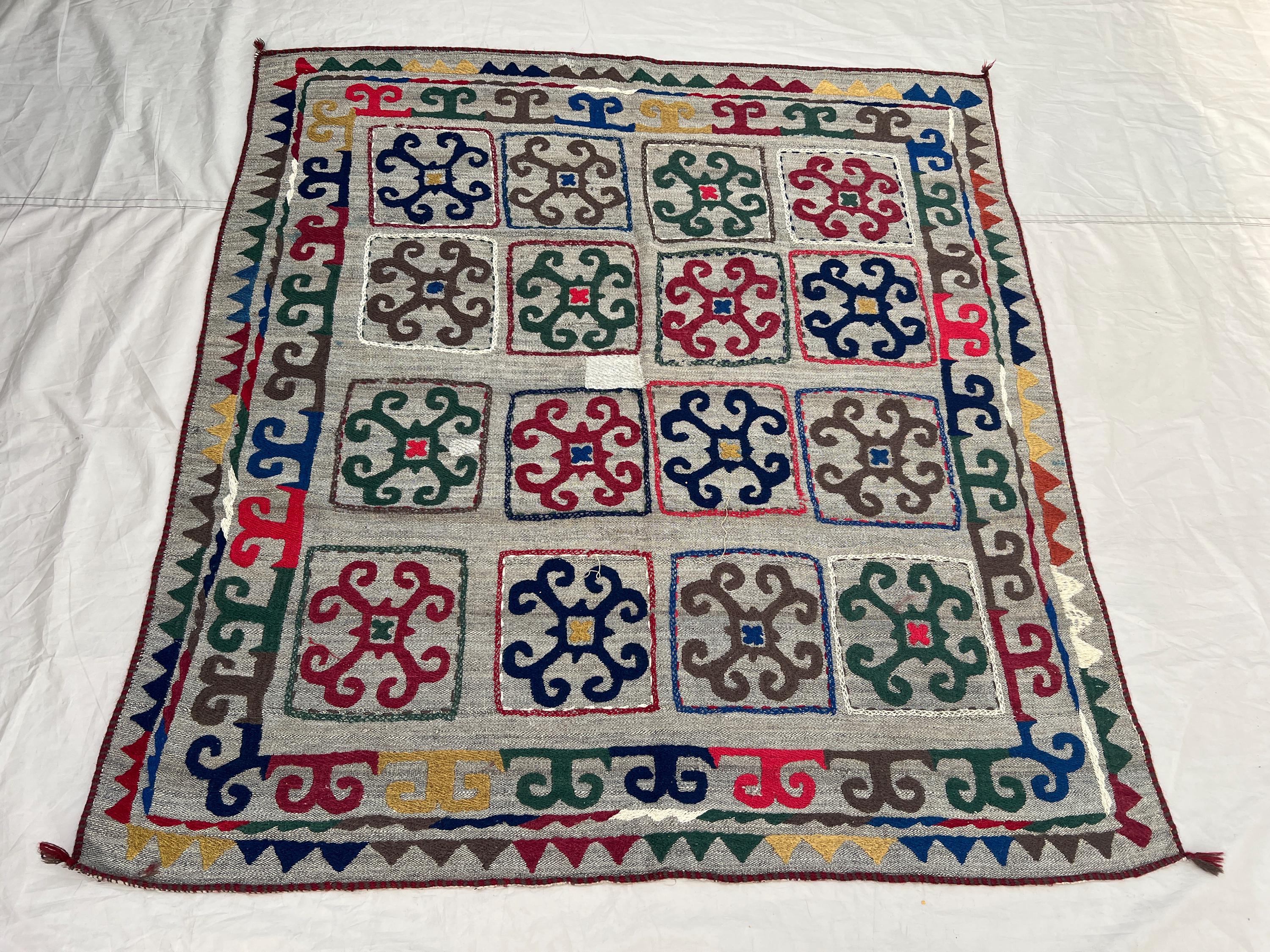 5'1x5'6 ft Vintage Afghan Kilim Rug | Handwoven Tribal Grid Scroll Medallion | Silver Grey & Multicolor Flatweave | Accent Rug Wall Hanging