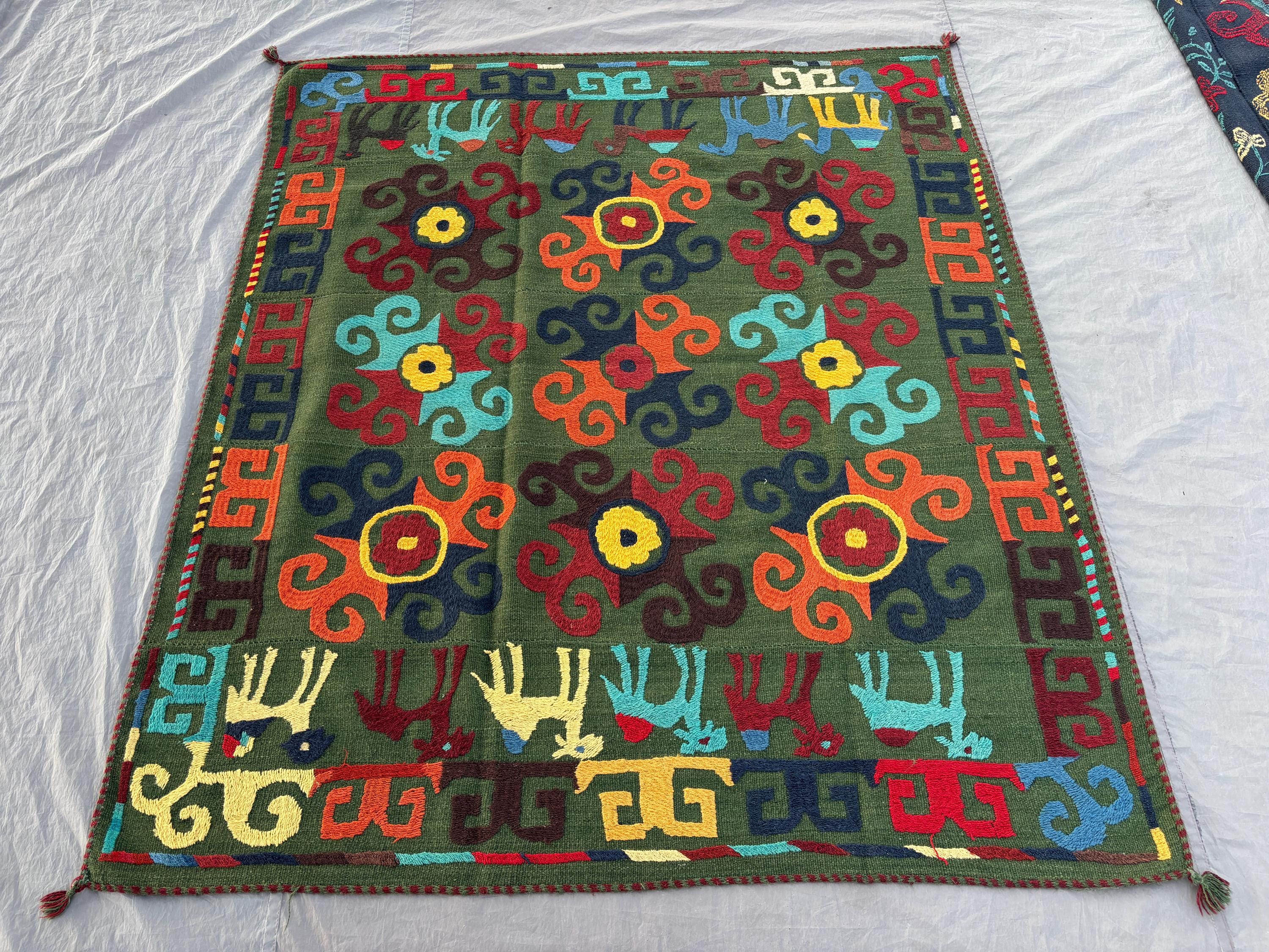 5'11 x 6'8 Ft Uzbek Suzani Flat Weave Vintage Hand Knotted Textile Rug, Pictorial Design, Animal Print Rug,One