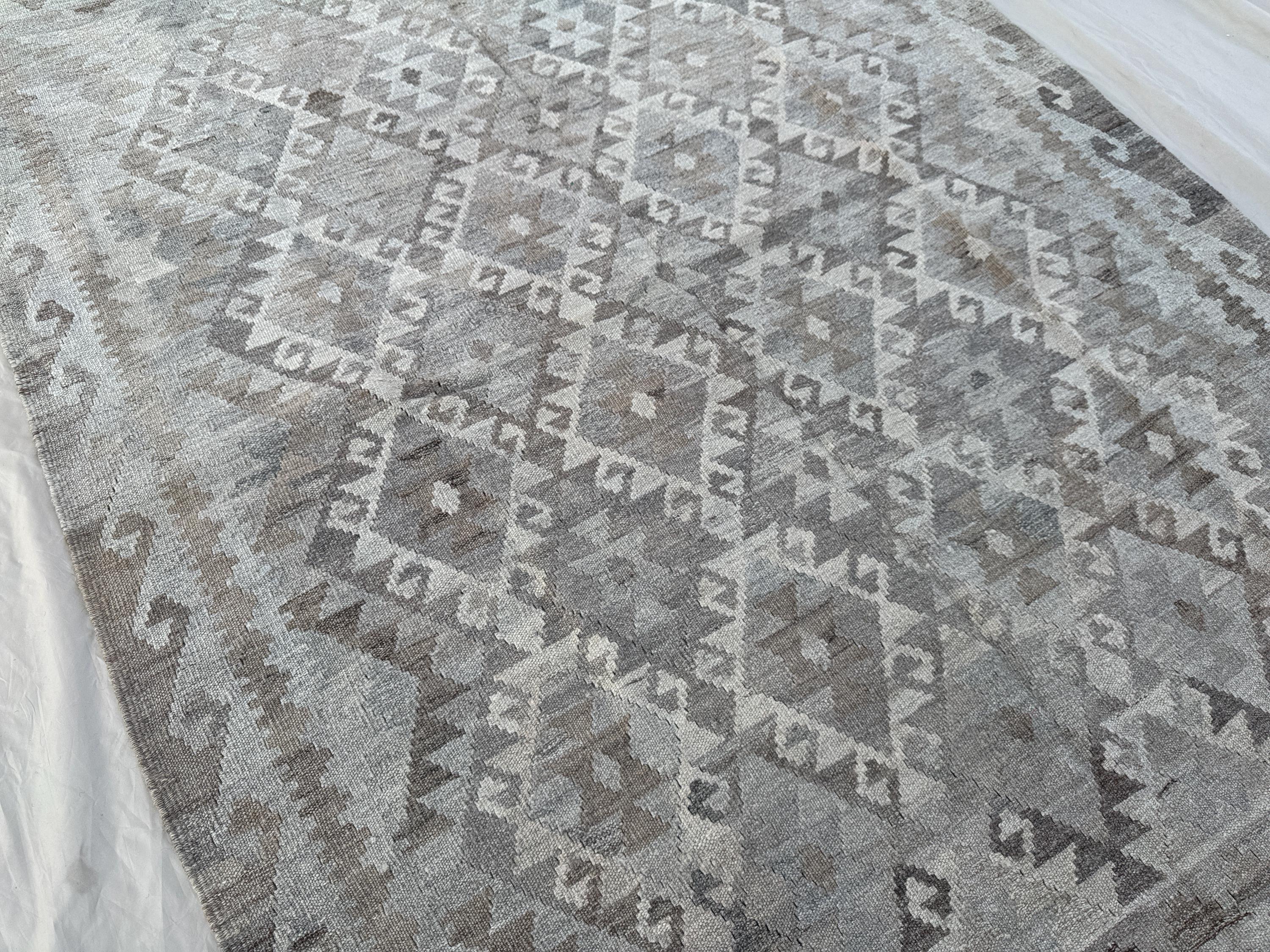 Handmade Geometric Wool Rug, 5x6.8 ft, Gray and Beige, Neutral Design, Modern Area Rug, Handwoven Wool, Soft Floor Rug, Dining Table Rug