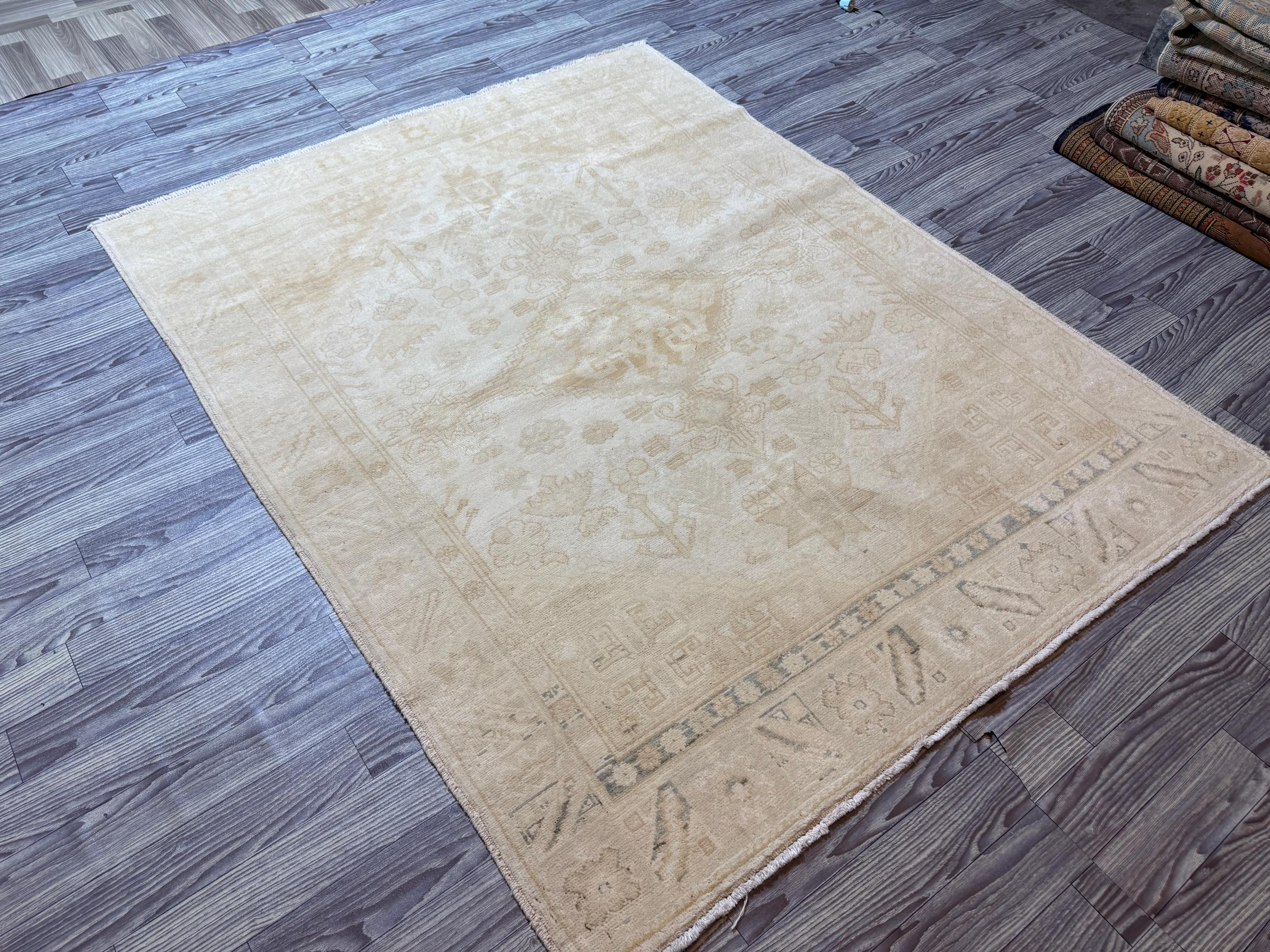 Modern Afghan Hand-Knotted Oushak Rug – (5'2" x 6'8"), Soft Pile, Top-Quality Wool, Elegant Neutral Design for Home Décor, Bedroom Rug