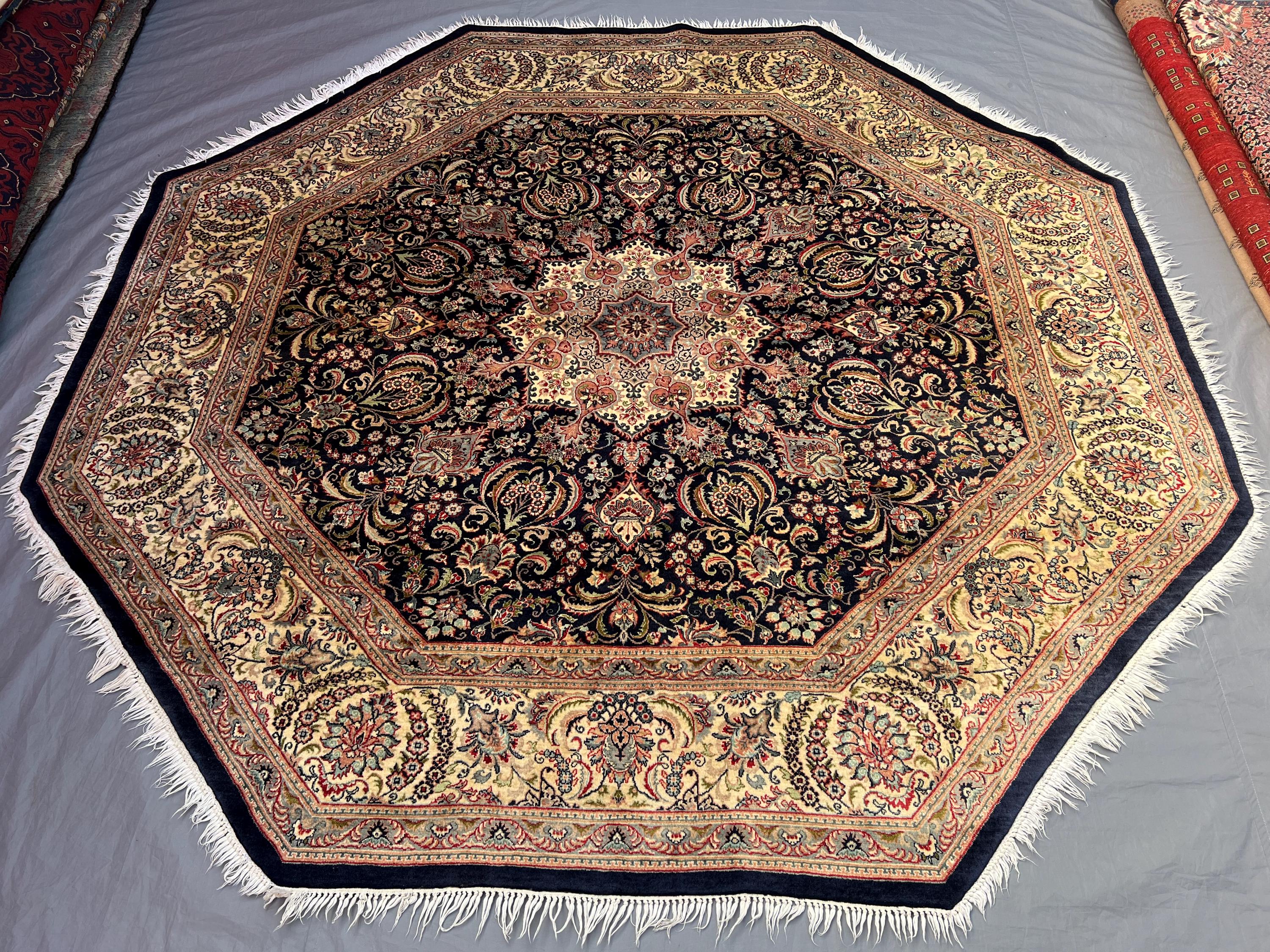 8'2 x 8'2 ft Vintage Turkish-Inspired Medallion Design Hand-Knotted Wool Rug, Round Area Rug for Living Room, Bedroom, Oriental Decor